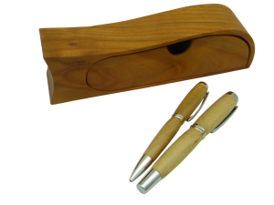Schreibset aus Kirsche mit Designkästchen